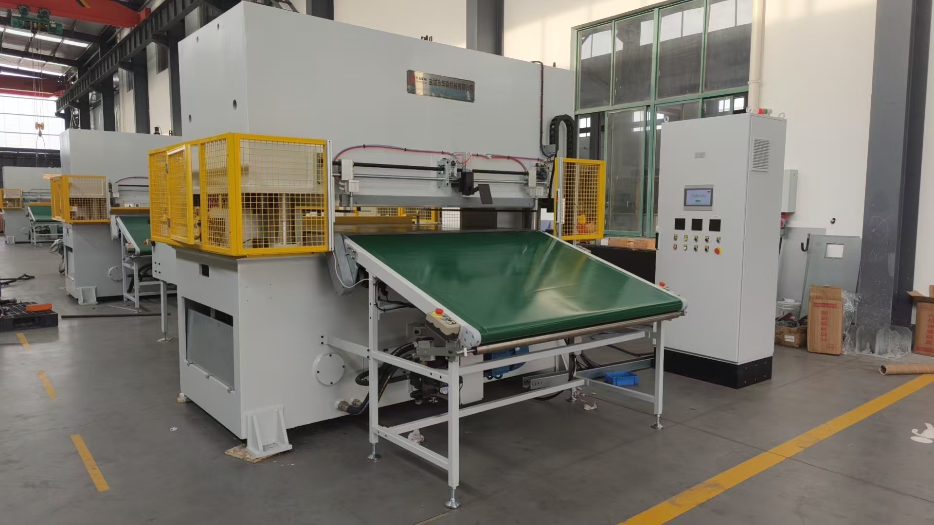 汽车吸音棉自动热压裁断机